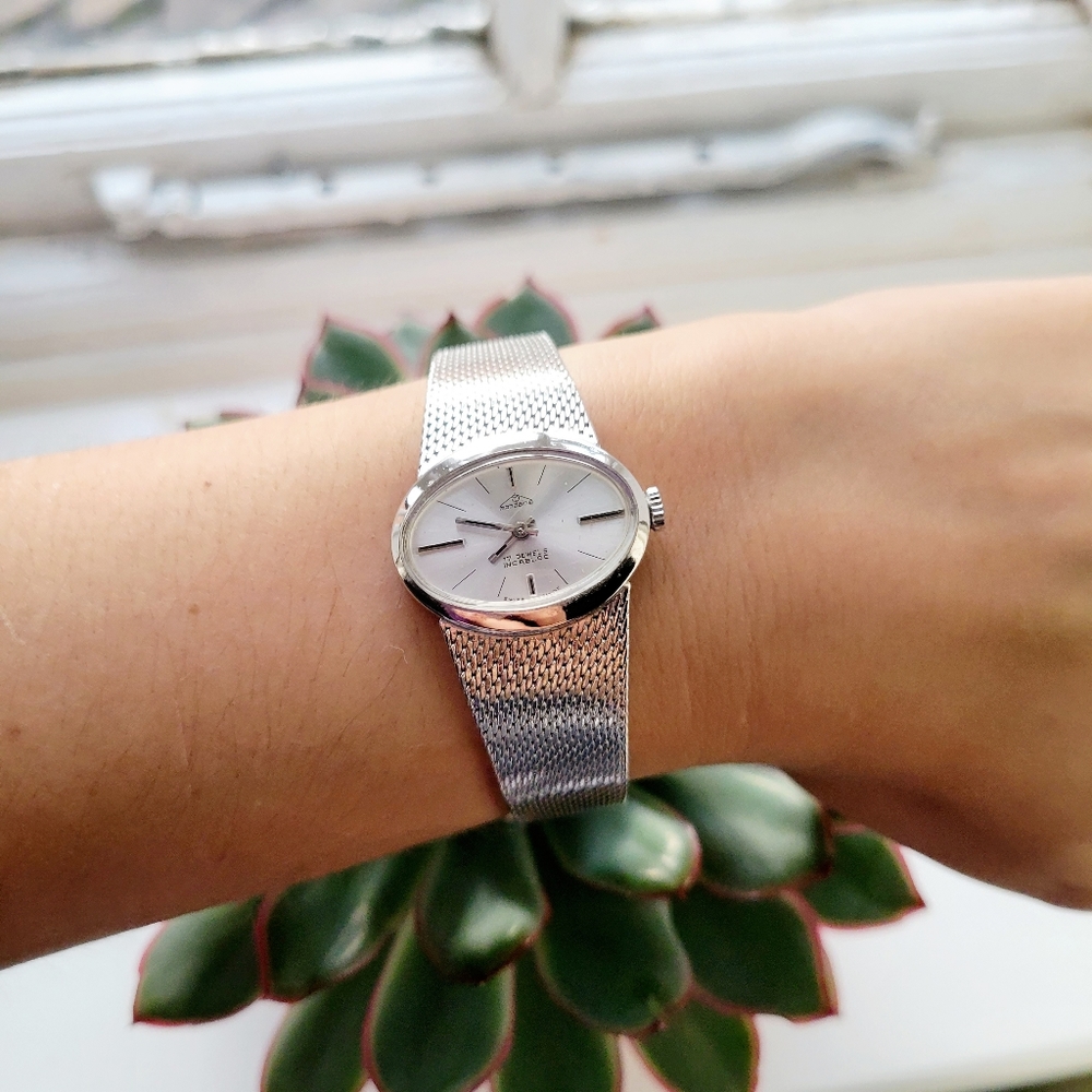 Swiss Mondaine 17 Jewels Silver Watch - Picture 2 of 13